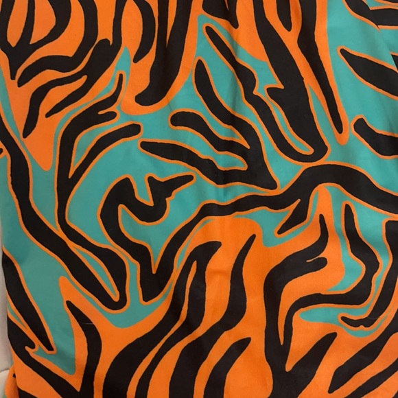 CUT OUT DRESS - Picture 3 of 3